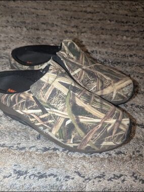 Merrell Men's Camo Slip-On Slippers in Green and Brown